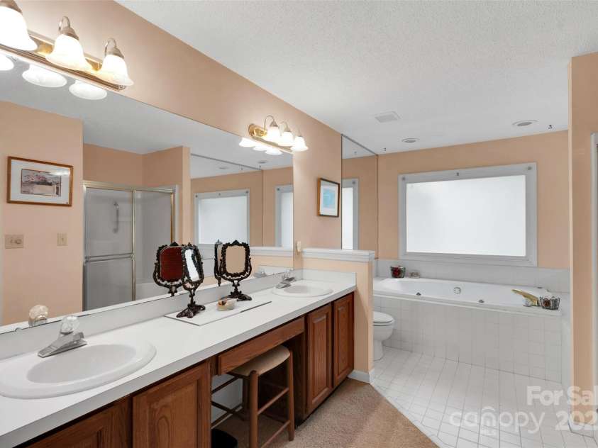 8506 Graham Road, Denver, NC 28037.  MLS# CAR4261302, YatesRealty ID 27844. Primary Bath