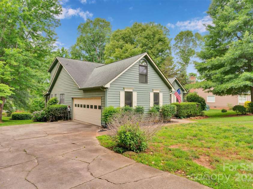 8506 Graham Road, Denver, NC 28037.  MLS# CAR4261302, YatesRealty ID 27844. Side Load Garage