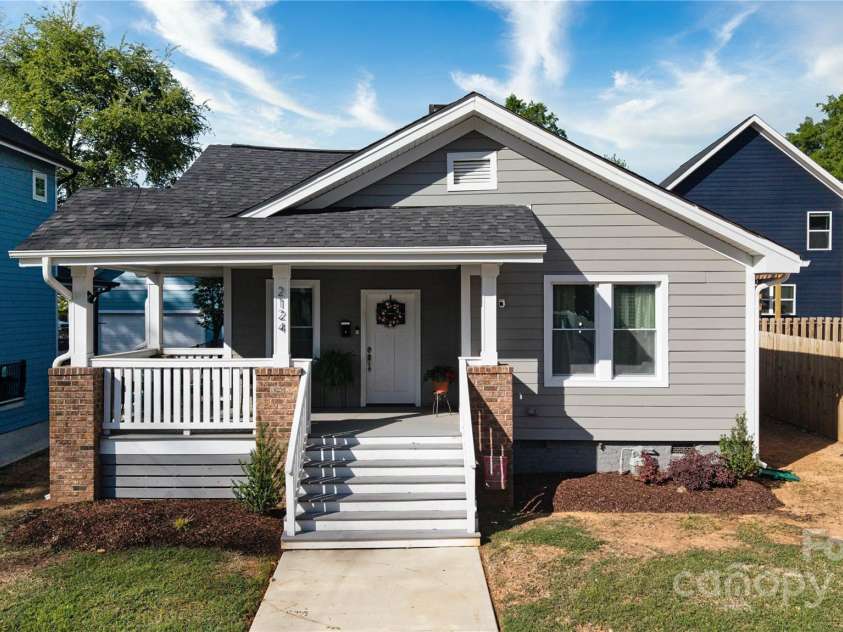 2124 Roslyn Avenue, Charlotte, NC 28208.  MLS# CAR4249352, YatesRealty ID 27845. 