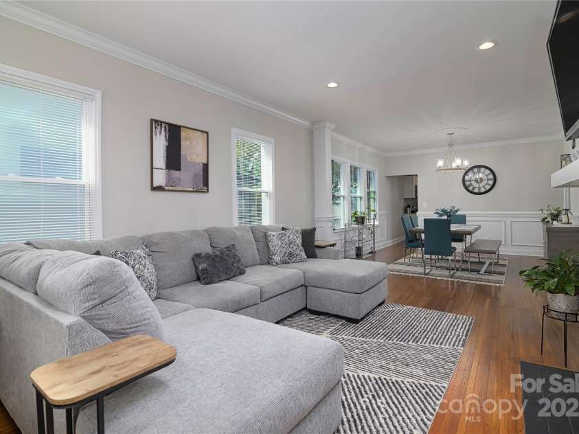 2124 Roslyn Avenue, Charlotte, NC 28208.  MLS# CAR4249352, YatesRealty ID 27845. 