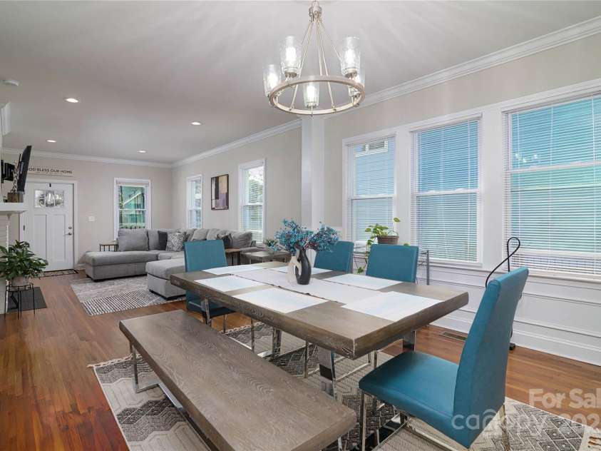 2124 Roslyn Avenue, Charlotte, NC 28208.  MLS# CAR4249352, YatesRealty ID 27845. 