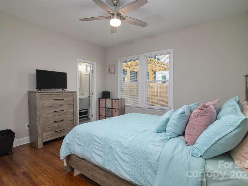 2124 Roslyn Avenue, Charlotte, NC 28208.  MLS# CAR4249352, YatesRealty ID 27845. 