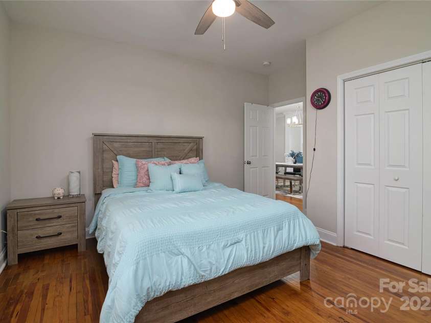2124 Roslyn Avenue, Charlotte, NC 28208.  MLS# CAR4249352, YatesRealty ID 27845. 