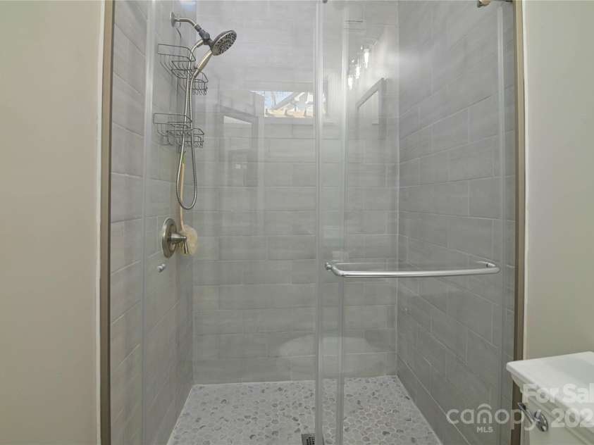 2124 Roslyn Avenue, Charlotte, NC 28208.  MLS# CAR4249352, YatesRealty ID 27845. 