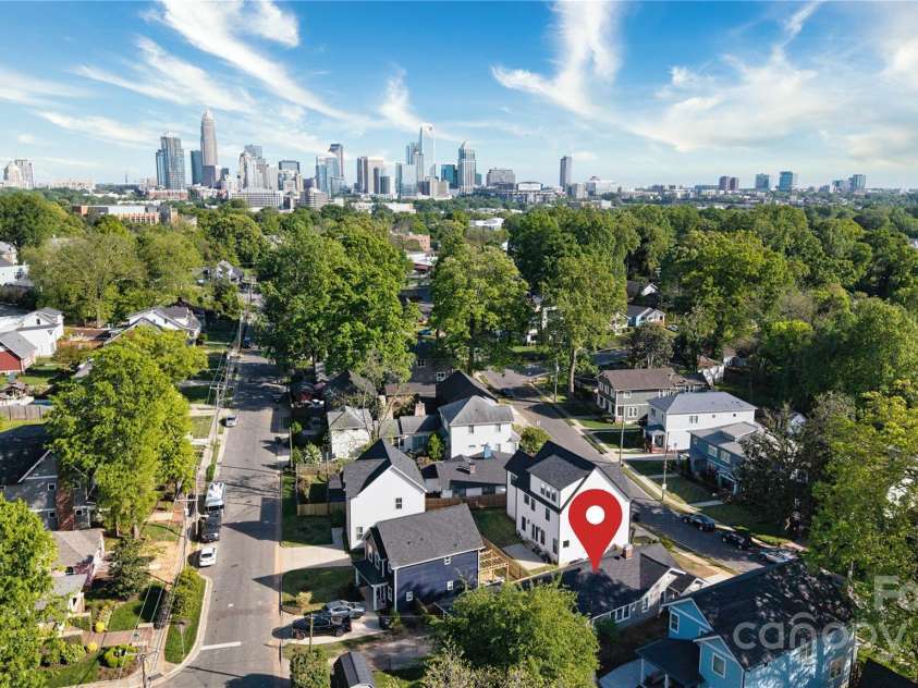 2124 Roslyn Avenue, Charlotte, NC 28208.  MLS# CAR4249352, YatesRealty ID 27845. 