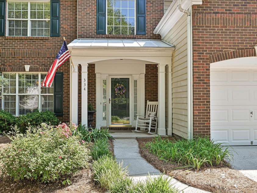 334 Matthews Estates Road, Matthews, NC 28105.  MLS# CAR4282060, YatesRealty ID 27847. 