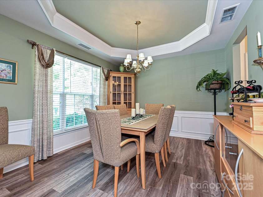 334 Matthews Estates Road, Matthews, NC 28105.  MLS# CAR4282060, YatesRealty ID 27847. 