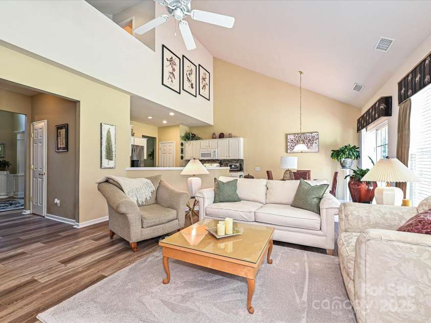 334 Matthews Estates Road, Matthews, NC 28105.  MLS# CAR4282060, YatesRealty ID 27847. 