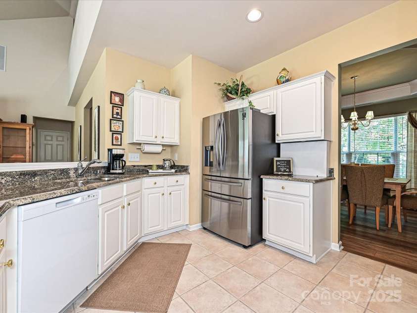 334 Matthews Estates Road, Matthews, NC 28105.  MLS# CAR4282060, YatesRealty ID 27847. 