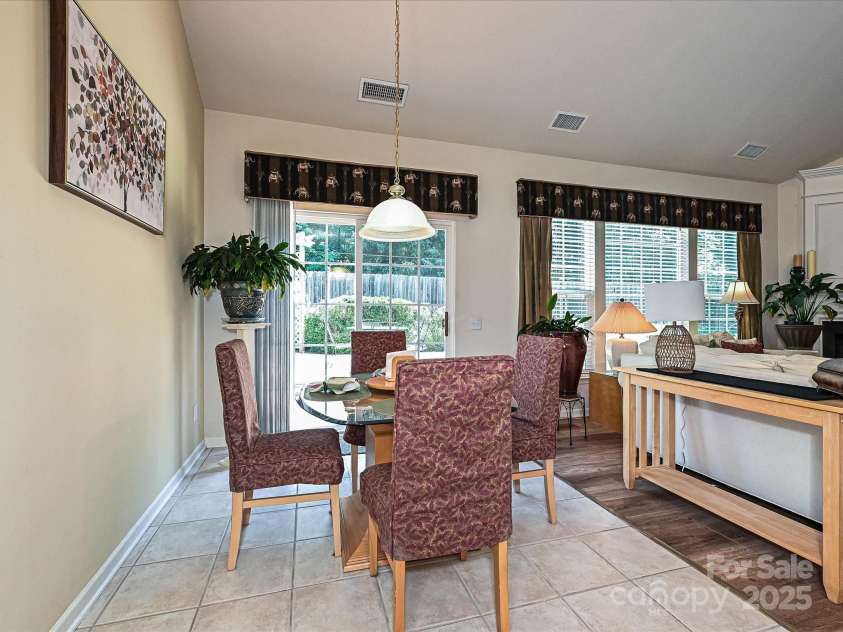 334 Matthews Estates Road, Matthews, NC 28105.  MLS# CAR4282060, YatesRealty ID 27847. 