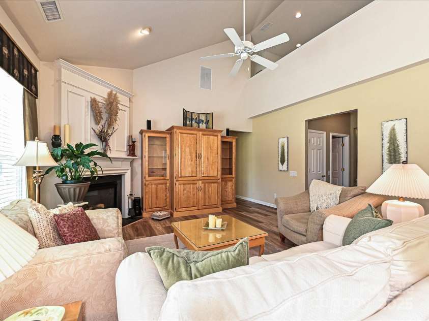 334 Matthews Estates Road, Matthews, NC 28105.  MLS# CAR4282060, YatesRealty ID 27847. 