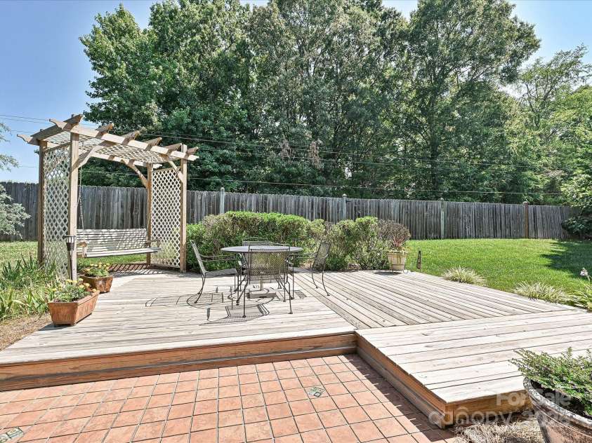 334 Matthews Estates Road, Matthews, NC 28105.  MLS# CAR4282060, YatesRealty ID 27847. 