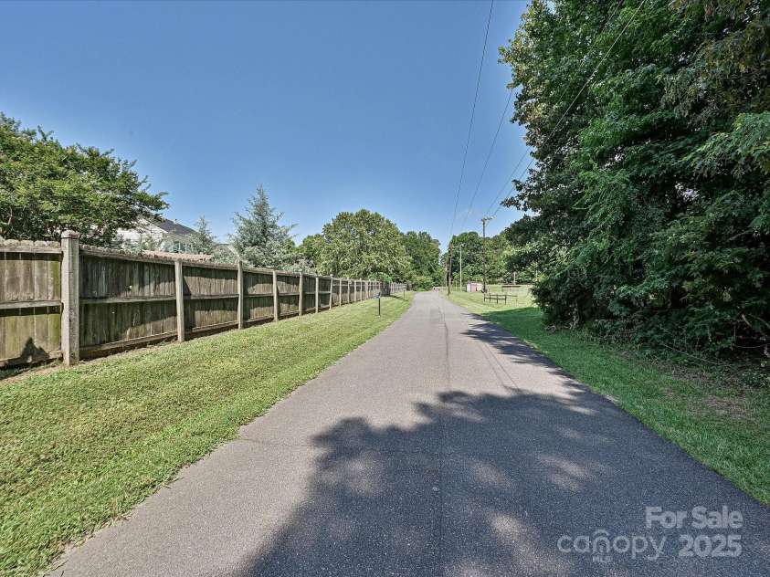 334 Matthews Estates Road, Matthews, NC 28105.  MLS# CAR4282060, YatesRealty ID 27847. 