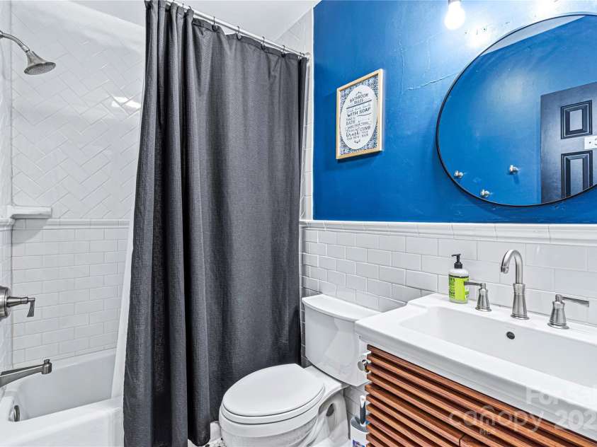 1585 Eagles Nest Road, Waynesville, NC 28786.  MLS# CAR4171726, YatesRealty ID 27848. Full Bathroom 1