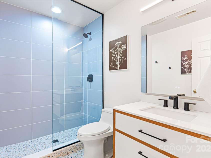 1585 Eagles Nest Road, Waynesville, NC 28786.  MLS# CAR4171726, YatesRealty ID 27848. Full Bathroom 2