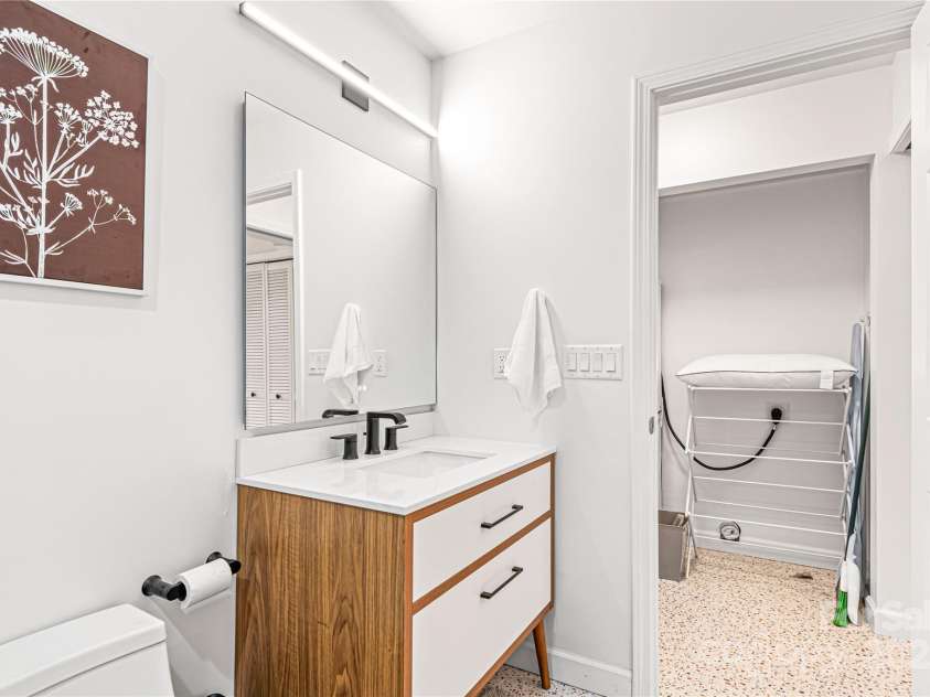 1585 Eagles Nest Road, Waynesville, NC 28786.  MLS# CAR4171726, YatesRealty ID 27848. Full Bathroom 2