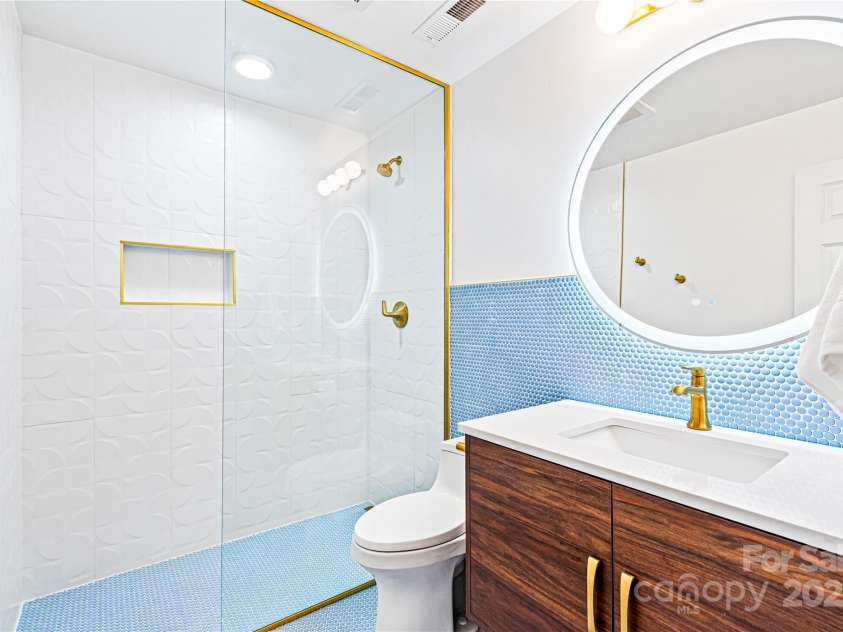 1585 Eagles Nest Road, Waynesville, NC 28786.  MLS# CAR4171726, YatesRealty ID 27848. Full Bathroom 3