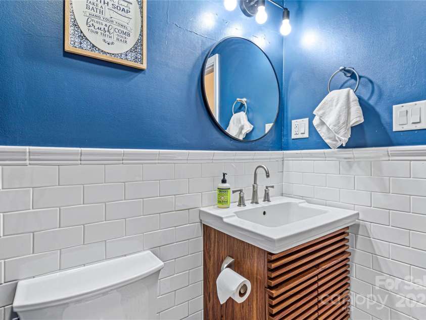 1585 Eagles Nest Road, Waynesville, NC 28786.  MLS# CAR4171726, YatesRealty ID 27848. Full Bathroom1