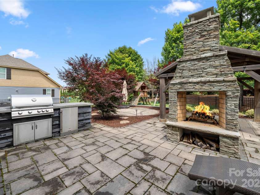 17425 Closest Pin Drive, Huntersville, NC 28078.  MLS# CAR4279964, YatesRealty ID 27849. 