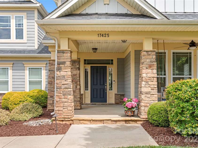 17425 Closest Pin Drive, Huntersville, NC 28078.  MLS# CAR4279964, YatesRealty ID 27849. 