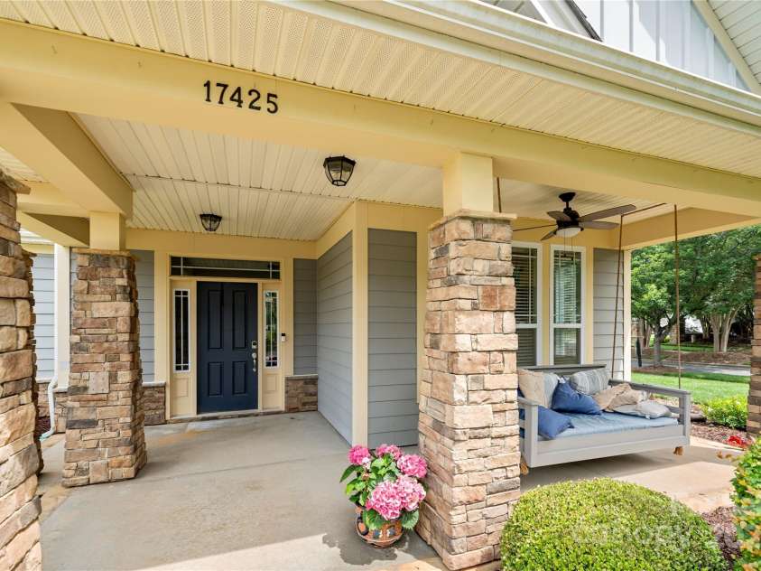 17425 Closest Pin Drive, Huntersville, NC 28078.  MLS# CAR4279964, YatesRealty ID 27849. 