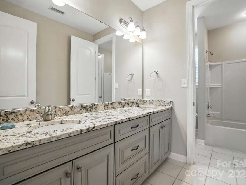 17425 Closest Pin Drive, Huntersville, NC 28078.  MLS# CAR4279964, YatesRealty ID 27849. 
