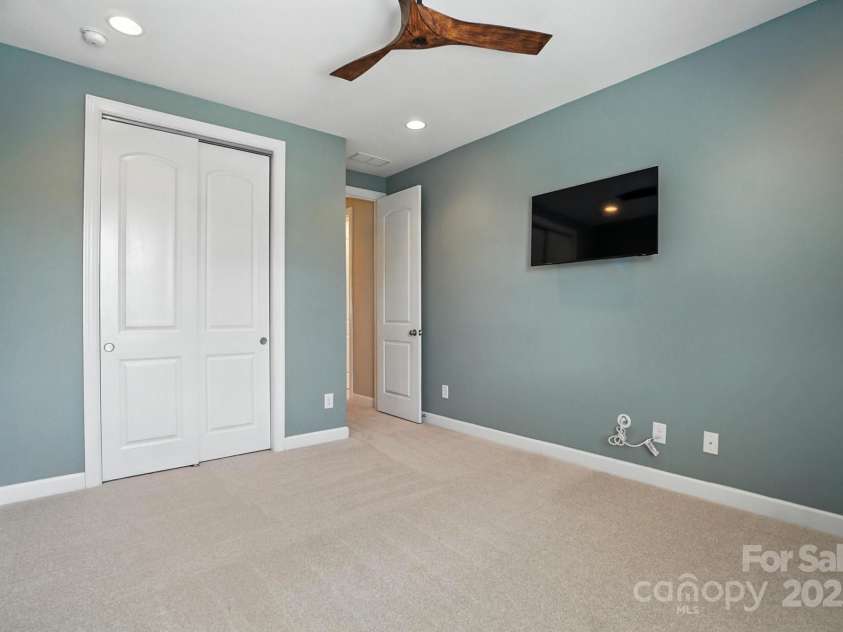 17425 Closest Pin Drive, Huntersville, NC 28078.  MLS# CAR4279964, YatesRealty ID 27849. 