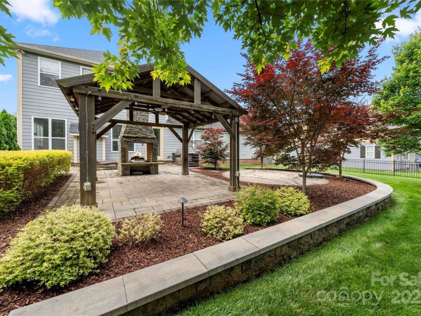 17425 Closest Pin Drive, Huntersville, NC 28078.  MLS# CAR4279964, YatesRealty ID 27849. 