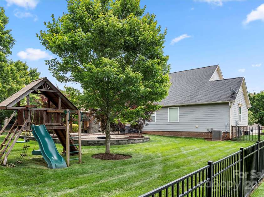 17425 Closest Pin Drive, Huntersville, NC 28078.  MLS# CAR4279964, YatesRealty ID 27849. 