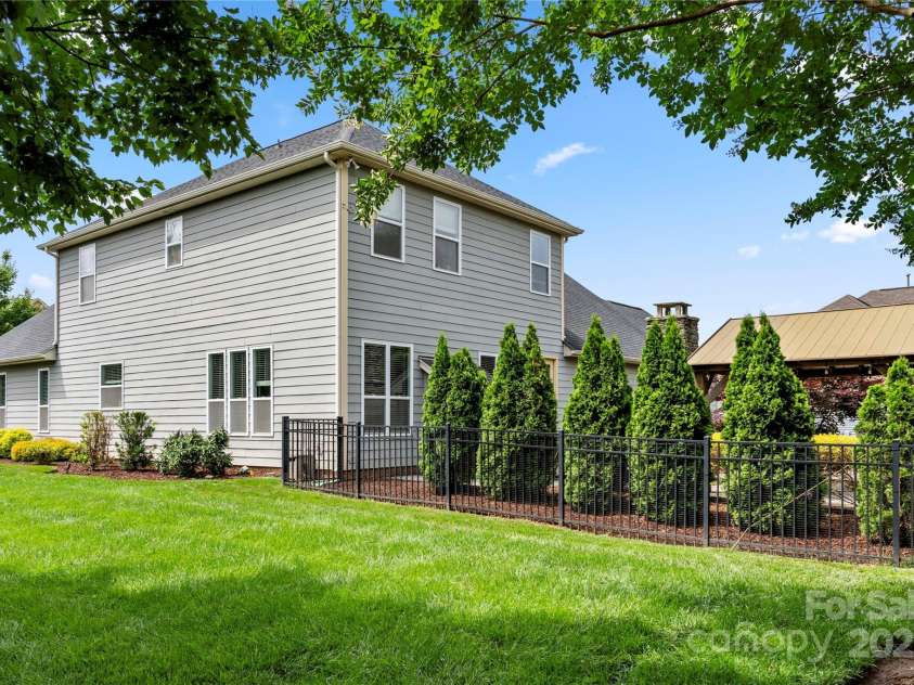 17425 Closest Pin Drive, Huntersville, NC 28078.  MLS# CAR4279964, YatesRealty ID 27849. 