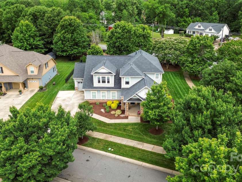 17425 Closest Pin Drive, Huntersville, NC 28078.  MLS# CAR4279964, YatesRealty ID 27849. 