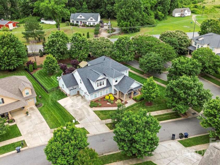 17425 Closest Pin Drive, Huntersville, NC 28078.  MLS# CAR4279964, YatesRealty ID 27849. 