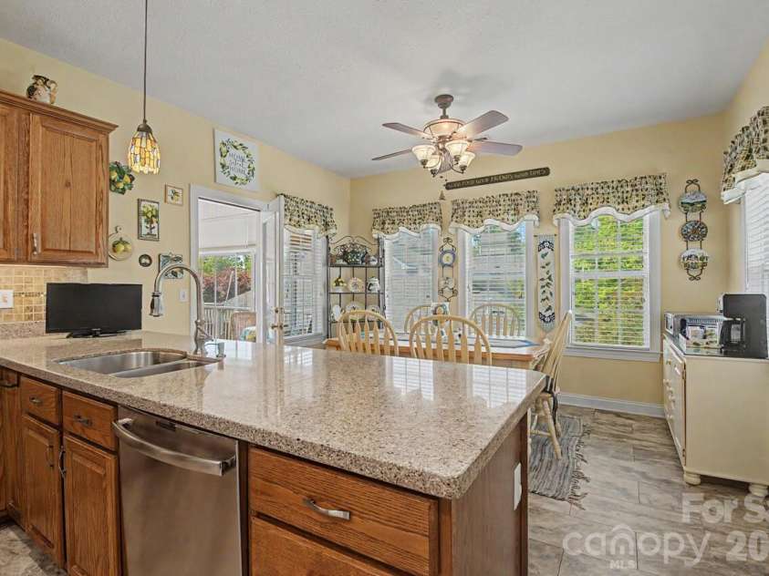 606 Carriage Commons Drive, Hendersonville, NC 28791.  MLS# CAR4386176, YatesRealty ID 27849. 