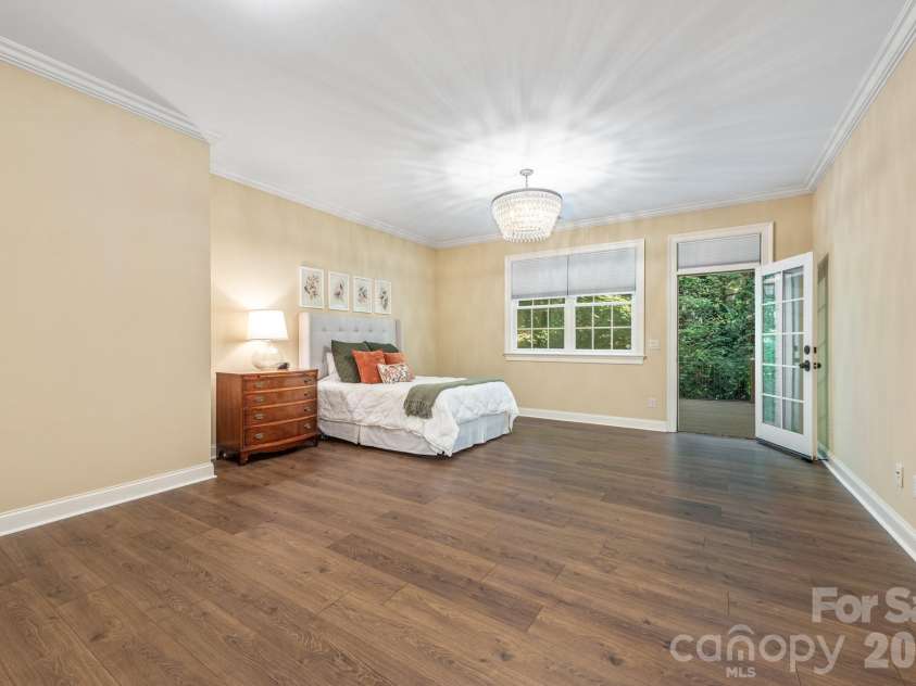 946 Laurel Creek Lane, Charlotte, NC 28211.  MLS# CAR4298519, YatesRealty ID 2785. 2nd Master in Basement with 2nd living area
