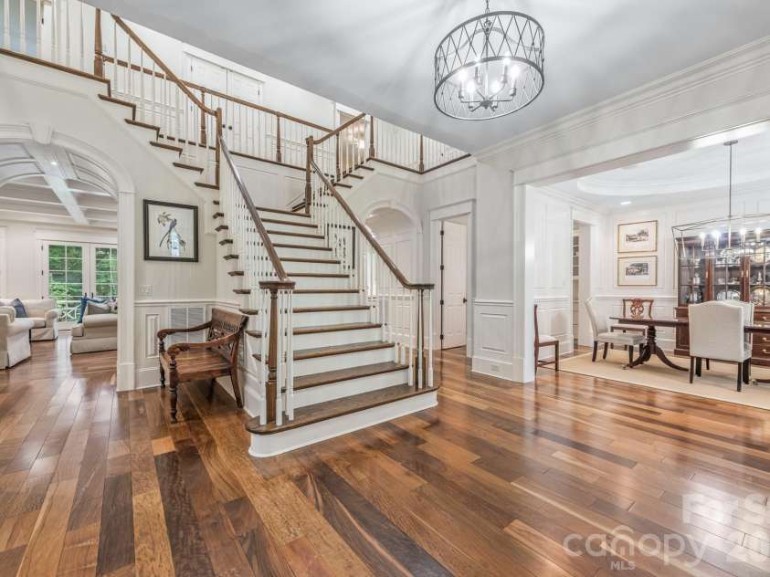 946 Laurel Creek Lane, Charlotte, NC 28211.  MLS# CAR4298519, YatesRealty ID 2785. Grand Foyer Main Level