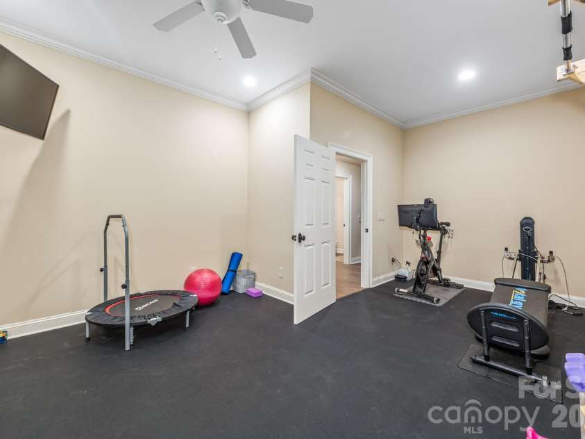 946 Laurel Creek Lane, Charlotte, NC 28211.  MLS# CAR4298519, YatesRealty ID 2785. Gym in basement