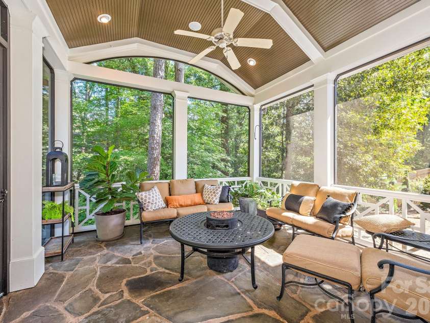 946 Laurel Creek Lane, Charlotte, NC 28211.  MLS# CAR4298519, YatesRealty ID 2785. Main floor screened porch off Chef's open concept kitchen