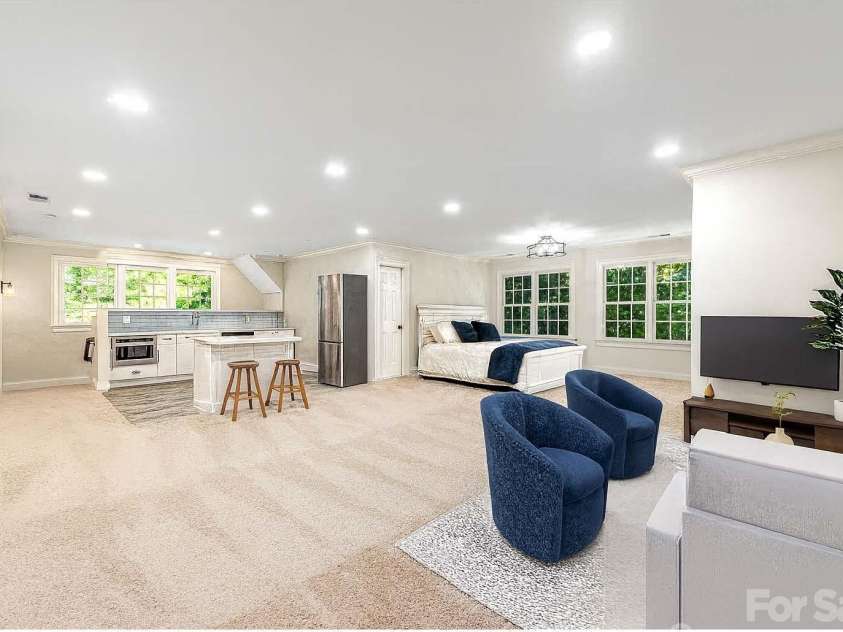 946 Laurel Creek Lane, Charlotte, NC 28211.  MLS# CAR4298519, YatesRealty ID 2785. Nanny/ In Law suite 3rd floor