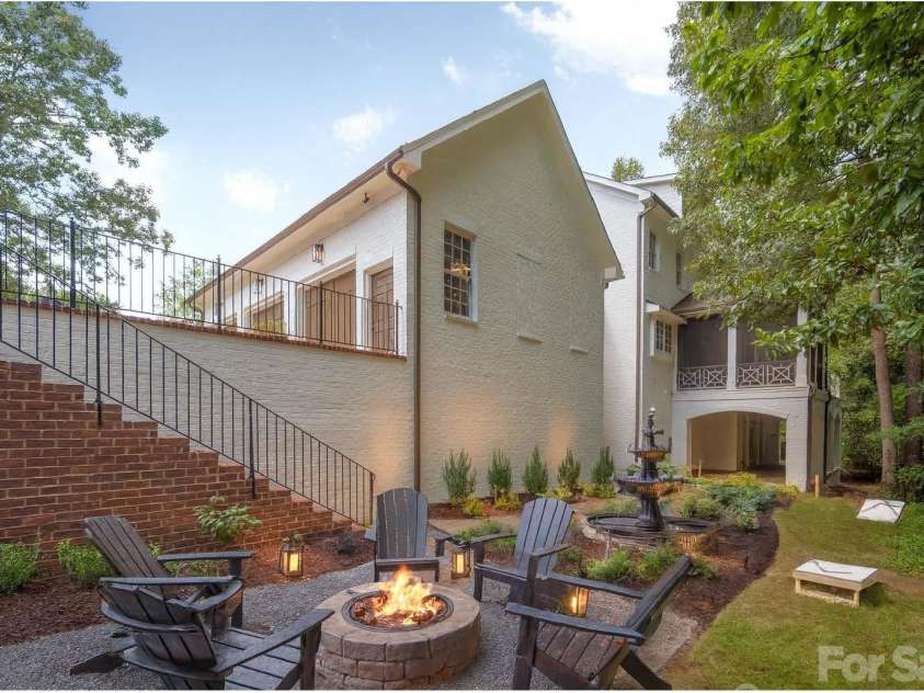 946 Laurel Creek Lane, Charlotte, NC 28211.  MLS# CAR4298519, YatesRealty ID 2785. Virtually staged yard for adults off the covered patio