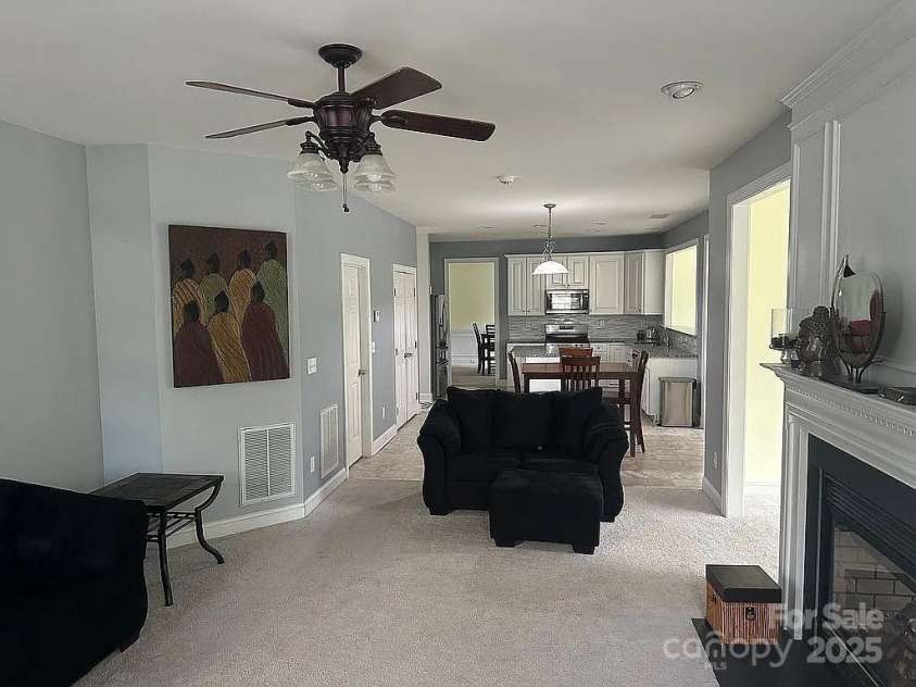 219 Flowering Grove Lane, Mooresville, NC 28115.  MLS# CAR4275731, YatesRealty ID 27853. Cozy Breakfast area in Kitchen area
