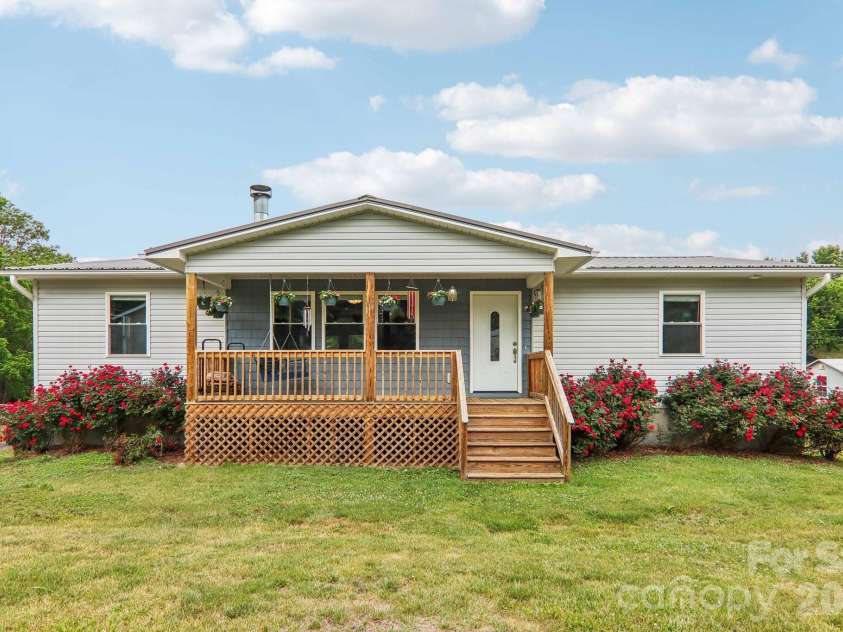 527 Trammell Avenue, Canton, NC 28716.  MLS# CAR4383238, YatesRealty ID 27854. 