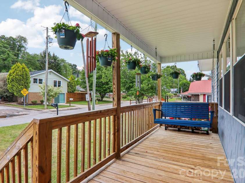527 Trammell Avenue, Canton, NC 28716.  MLS# CAR4383238, YatesRealty ID 27854. 