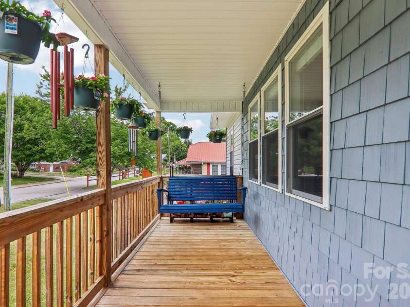 527 Trammell Avenue, Canton, NC 28716.  MLS# CAR4383238, YatesRealty ID 27854. 