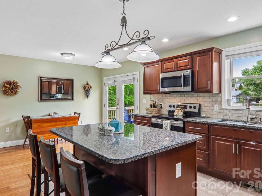527 Trammell Avenue, Canton, NC 28716.  MLS# CAR4383238, YatesRealty ID 27854. 