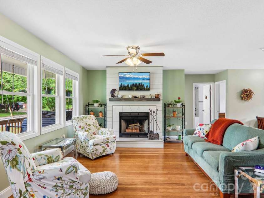527 Trammell Avenue, Canton, NC 28716.  MLS# CAR4383238, YatesRealty ID 27854. 