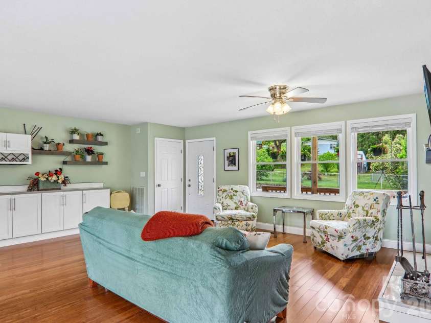 527 Trammell Avenue, Canton, NC 28716.  MLS# CAR4383238, YatesRealty ID 27854. 