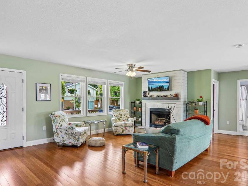 527 Trammell Avenue, Canton, NC 28716.  MLS# CAR4383238, YatesRealty ID 27854. 