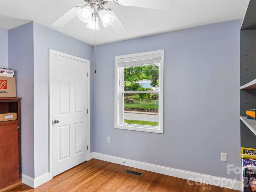 527 Trammell Avenue, Canton, NC 28716.  MLS# CAR4383238, YatesRealty ID 27854. 
