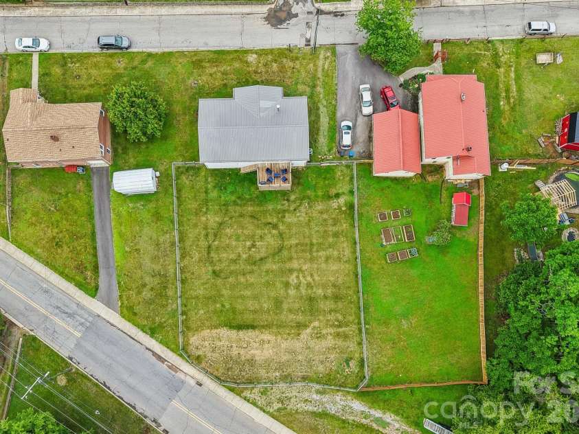 527 Trammell Avenue, Canton, NC 28716.  MLS# CAR4383238, YatesRealty ID 27854. 