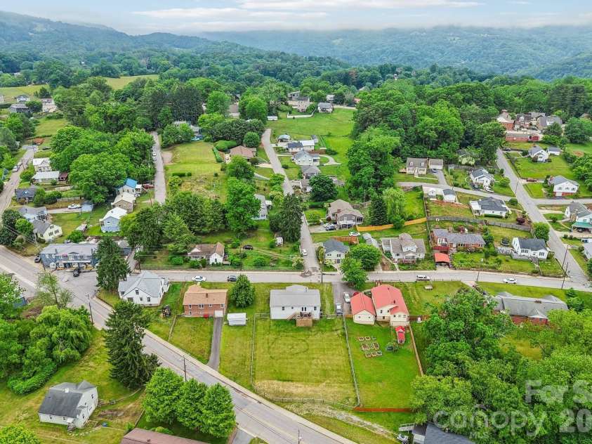 527 Trammell Avenue, Canton, NC 28716.  MLS# CAR4383238, YatesRealty ID 27854. 